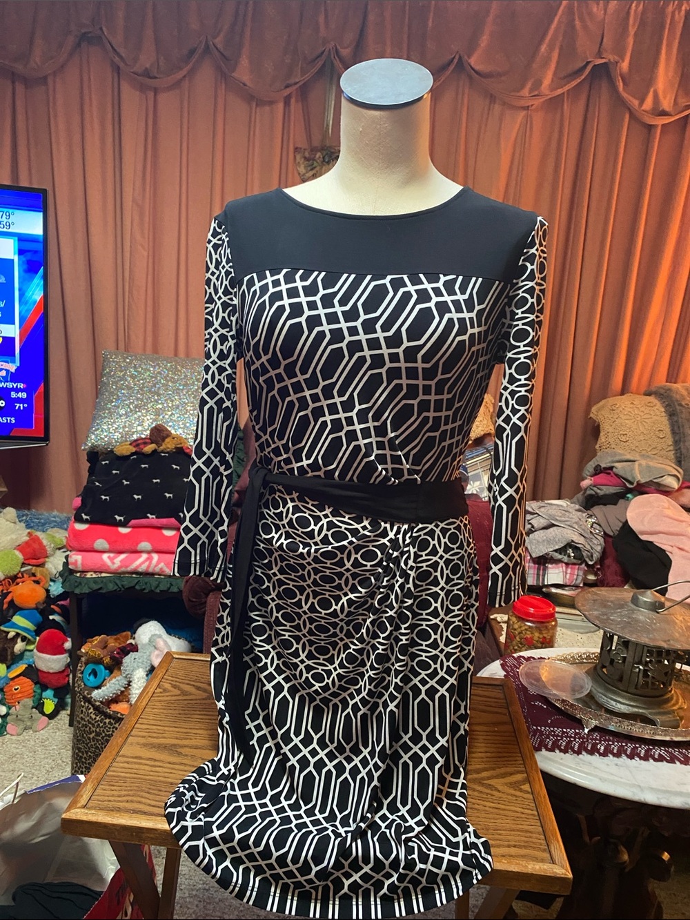 Black & White Geometric Sheath Dress - Classic juniors small Dress